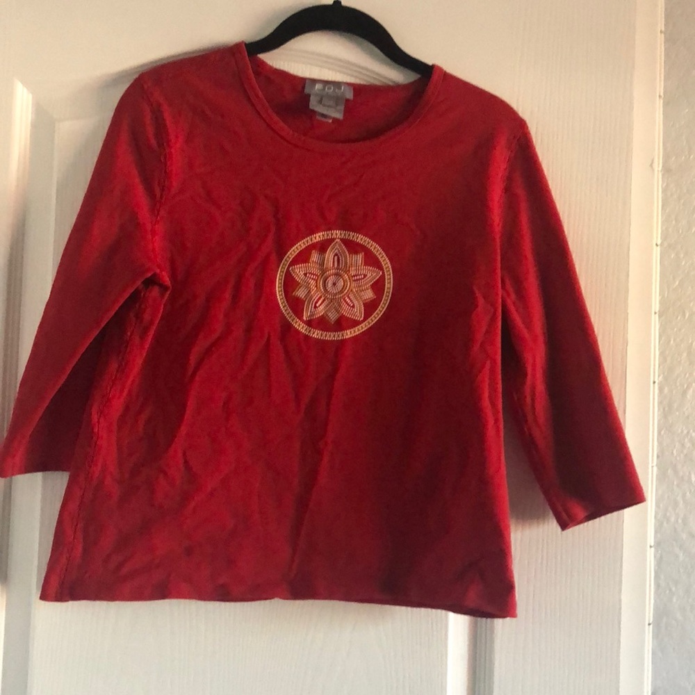 Cute red top.